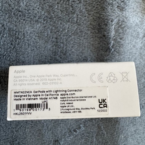 Apple EarPods with Lightning Connector like new