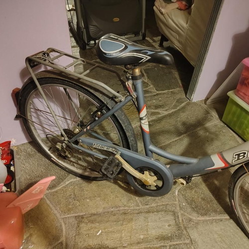 Ballistic Breeze 26" women's city bike used with suspension, rack & basket