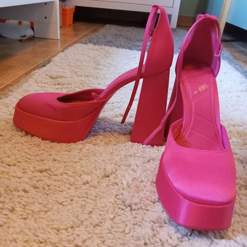 Zara fuchsia disco-style sandals like new, size 40, thick heel