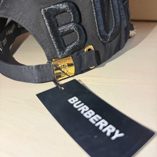 Burberry cap, one size
