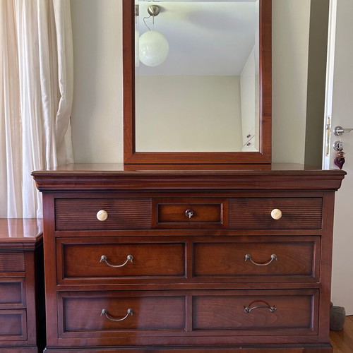 Kourtis Bedroom Furniture Set like new, solid wood vintage style