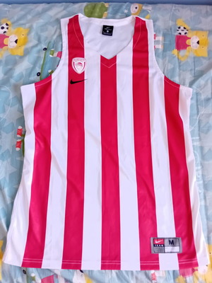Olympiacos Basketball Jersey Nike like new, size medium