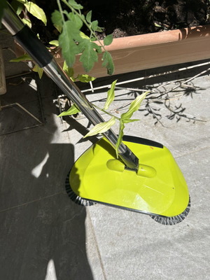 Manual broom with brushes like new