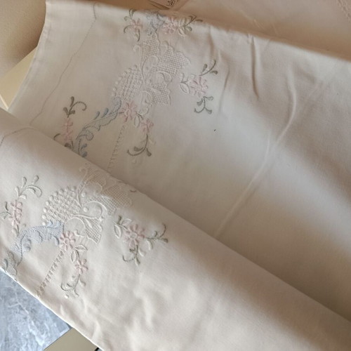 Handmade top bed sheet with 2 pillowcases new