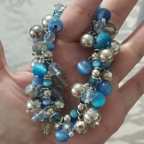 Bracelet with Blue and Turquoise Beads cluster style, like new