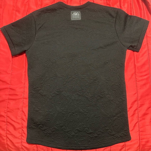 Men's black Noshame t-shirt like new with embossed flowers, size M