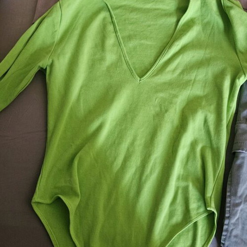 Set of 3 blouses and Zara cargo pants like new
