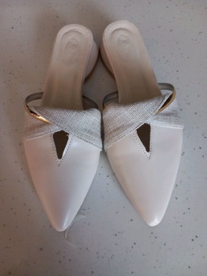 Pointed slippers new with 3.5 cm heel size 35
