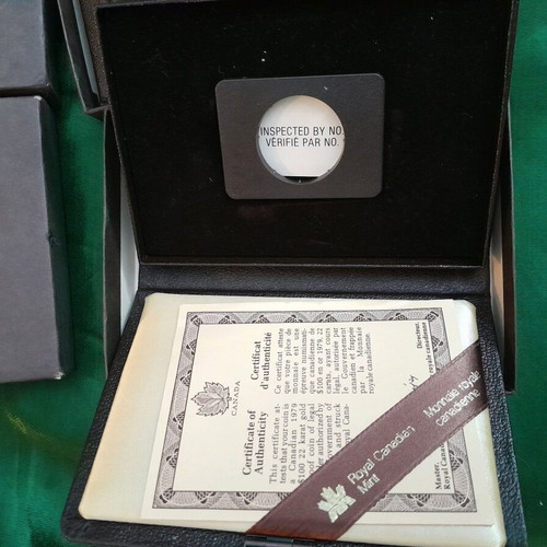 Canada coin boxes set for two gold coins like new