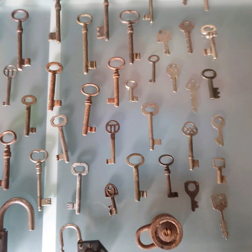 Lot of old keys and padlocks used
