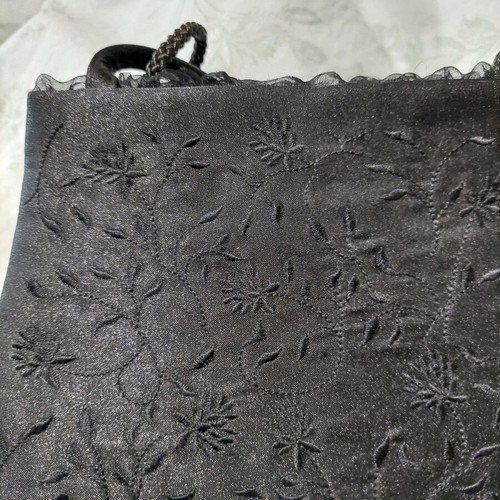 Embossed vintage black shoulder bag like new