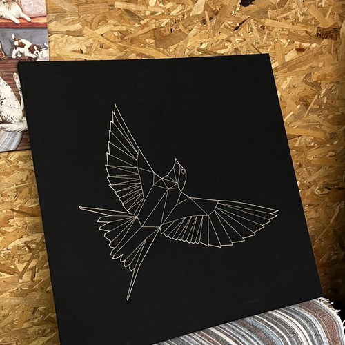 Wall art with bird design in gold details, 55x55 cm