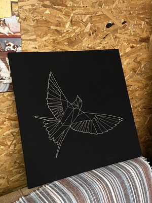 Wall art with bird design in gold details, 55x55 cm
