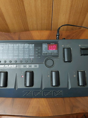 Zoom Player 3000 multi-effects pedal for electric guitar and bass like new