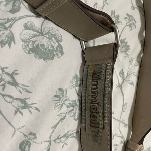 Kimmodol crossbody bag used with 4 compartments