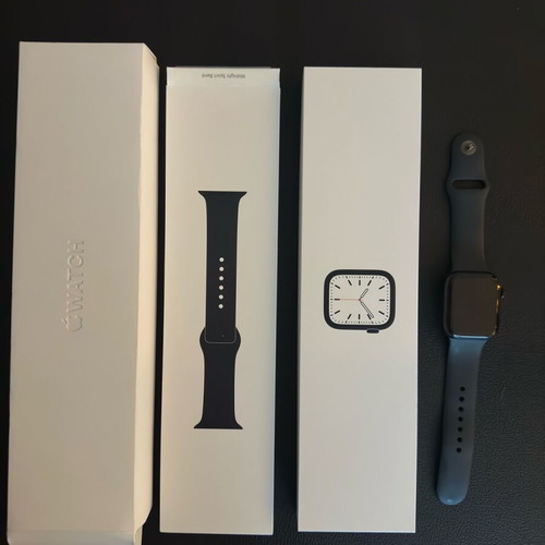 Apple Watch 7 45cm like new with screen protectors