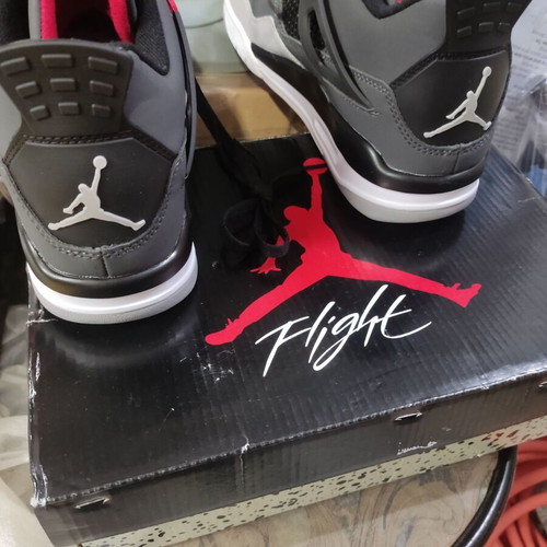 Air Jordan Retro 2 sneakers size 43