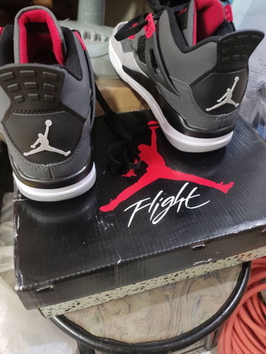 Air Jordan Retro 2 sneakers size 43