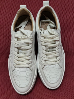 White leather sneakers size 43 with crocodile texture like new
