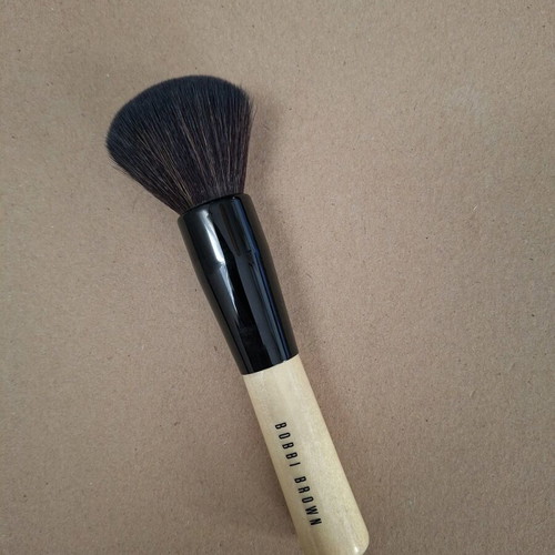 Bobbi Brown bronzer brush used