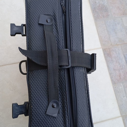 Famsa hard carrying case used, durable protective cover