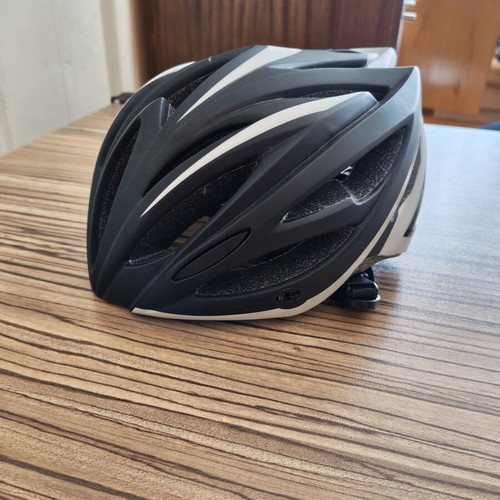 Protective helmet for bicycle or scooter like new