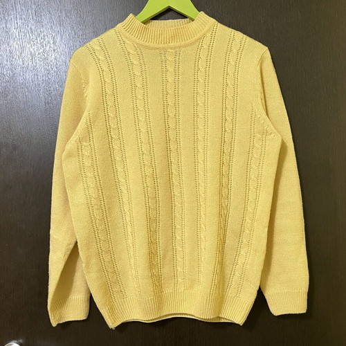 Mockneck yellow knit sweater like new