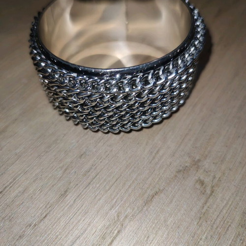 Silver bracelet like new, metal