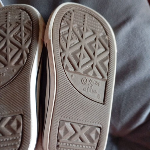 Converse baby shoes size 22 like new
