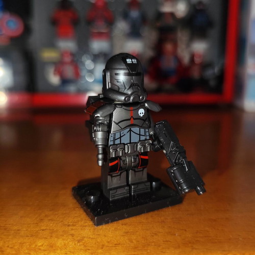 Echo action figure like new with base, backpack, blaster, armor