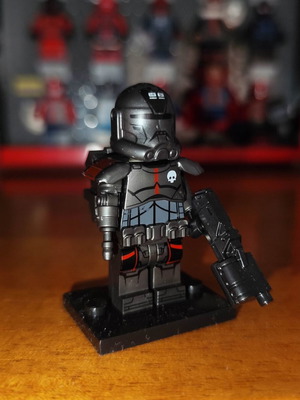 Echo action figure like new with base, backpack, blaster, armor