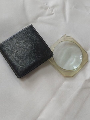 Magnifying glass like new