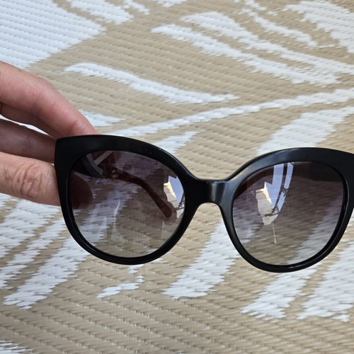 Burberry sunglasses like new, black and brown with metal logo buckle