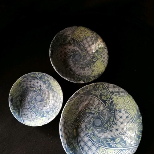 Set of 3 decorative porcelain bowls used, Japanese origin
