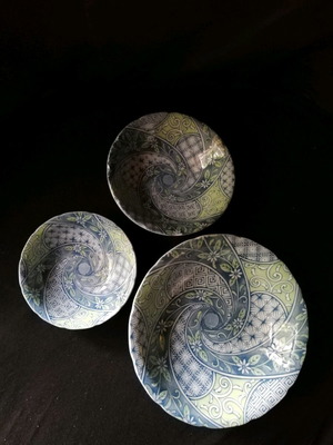 Set of 3 decorative porcelain bowls used, Japanese origin