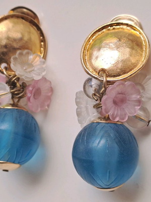 Clip earrings like new with blue bead