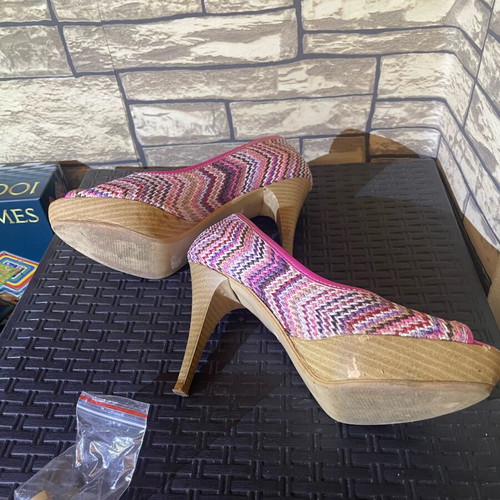 Migato sandal size 37 pink multicolor like new