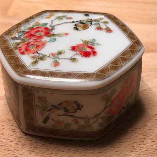 Vintage Japanese Porcelain Jewelry Box like new