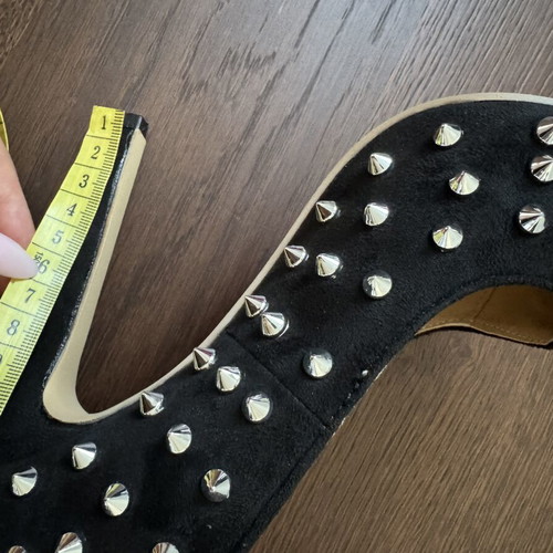 Studded black pumps new, size 37.5