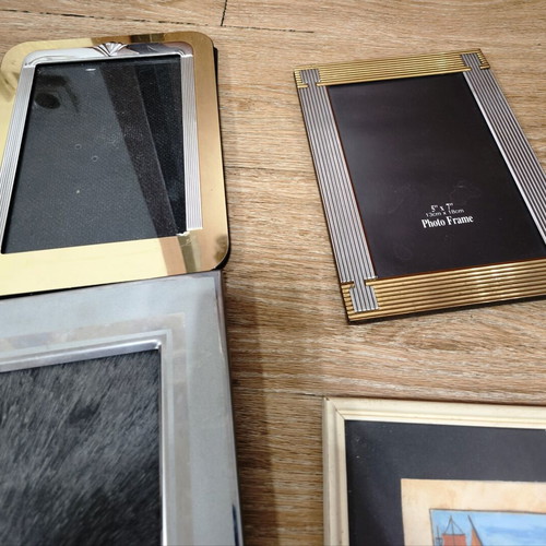 Set of 4 photo frames with floral design