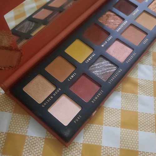 Catrice Desert Romance eyeshadow palette like new, 14 shades