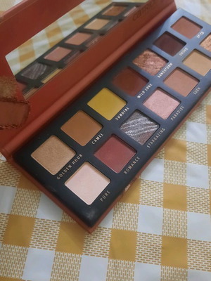 Catrice Desert Romance eyeshadow palette like new, 14 shades