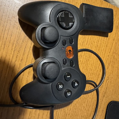 Rumblepad 2 Logitech wireless controller like new for PC