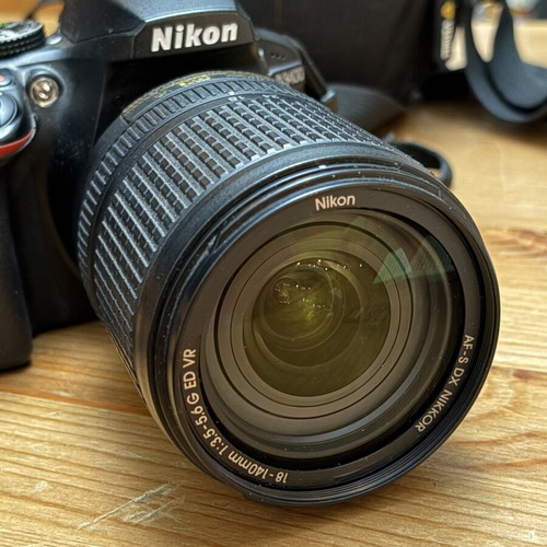 Nikon D3400 camera kit with DX VR 18-140mm lens, case and Sandisk memory