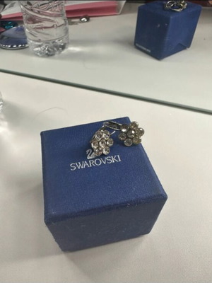 Swarovski σκουλαρίκια σαν καινούργια με ζιργκόν σε σχήμα λουλούδι