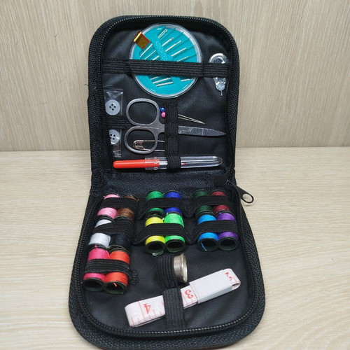 Travel sewing kit new with 14 thread colors