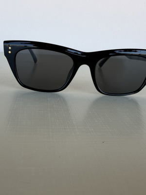 Black sunglasses like new