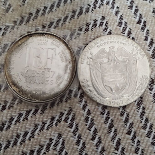 Collectible coins Panama 1967 and French RF Francs like new