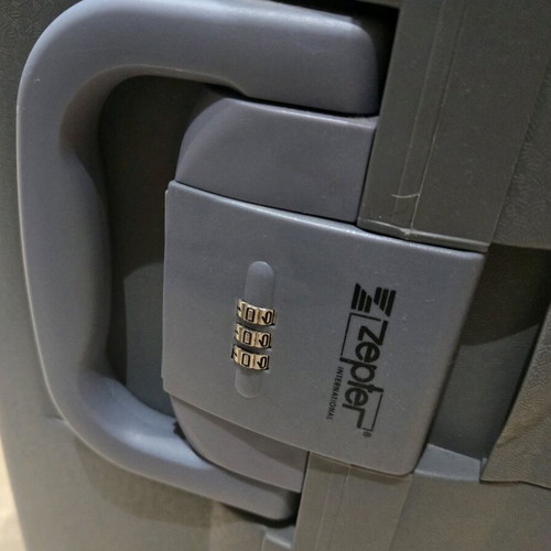 Large Zepter suitcase like new, gray