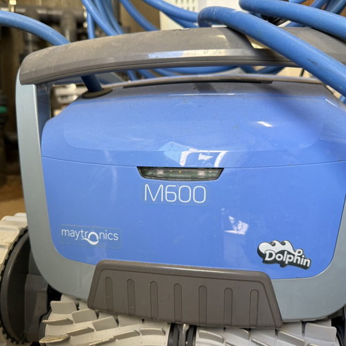Automatic pool cleaner M600 Dolphin like new with trolley